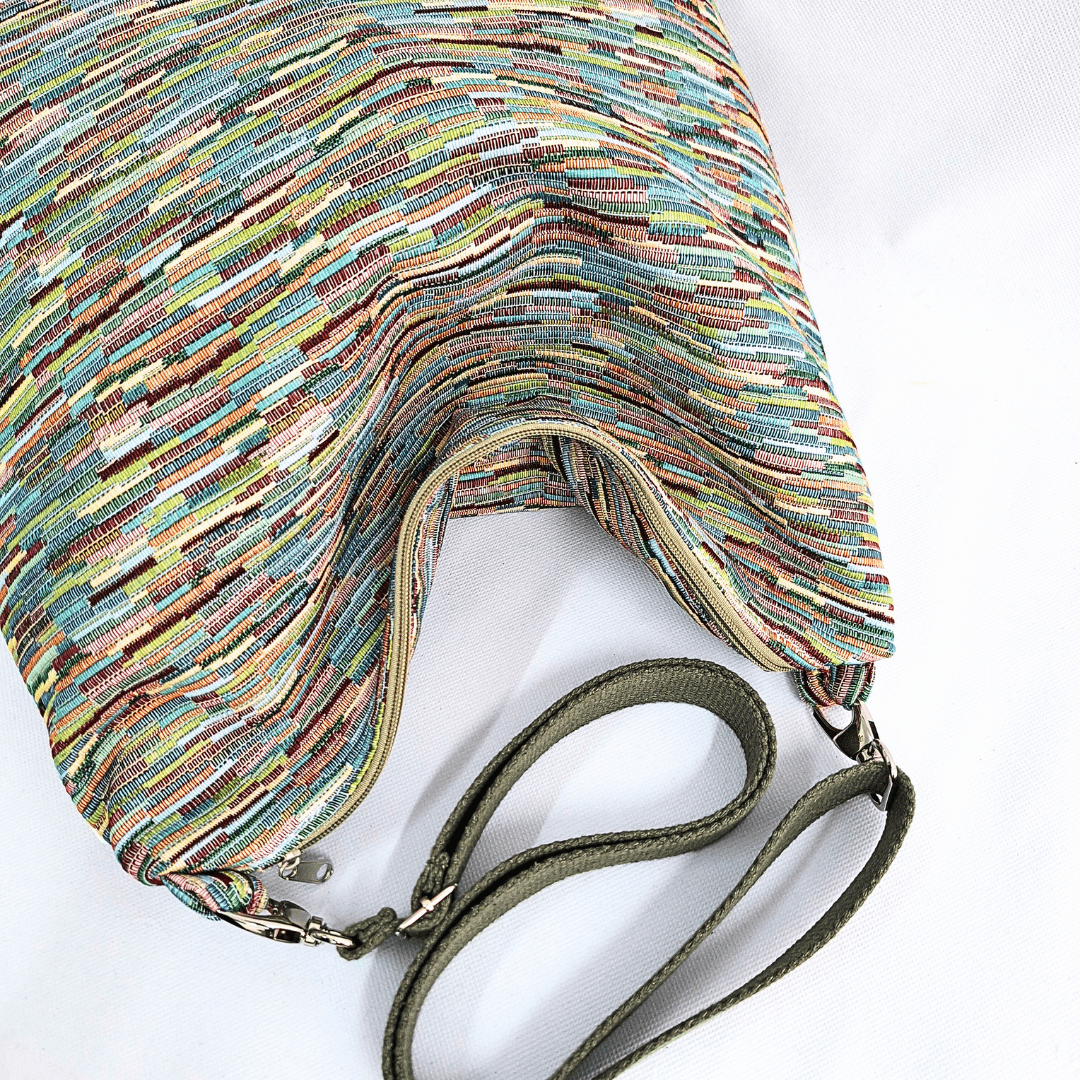 bolso-hobo-lineas-colores-pastel-cristina-alba-cremallera-bandolera