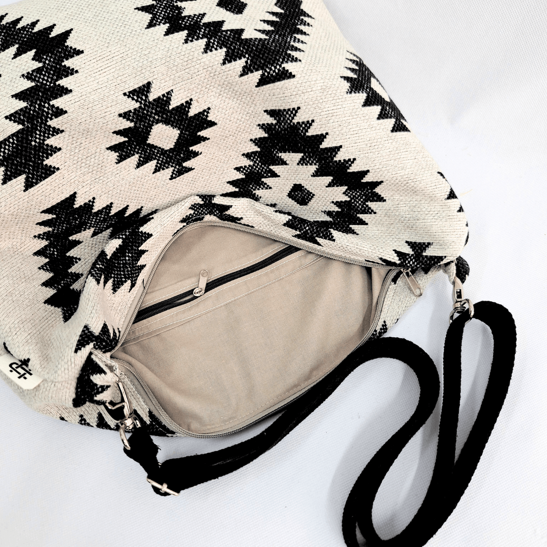 bolso-hobo-tela-blanco-y-negro-cristina-alba-bolsillo-interior