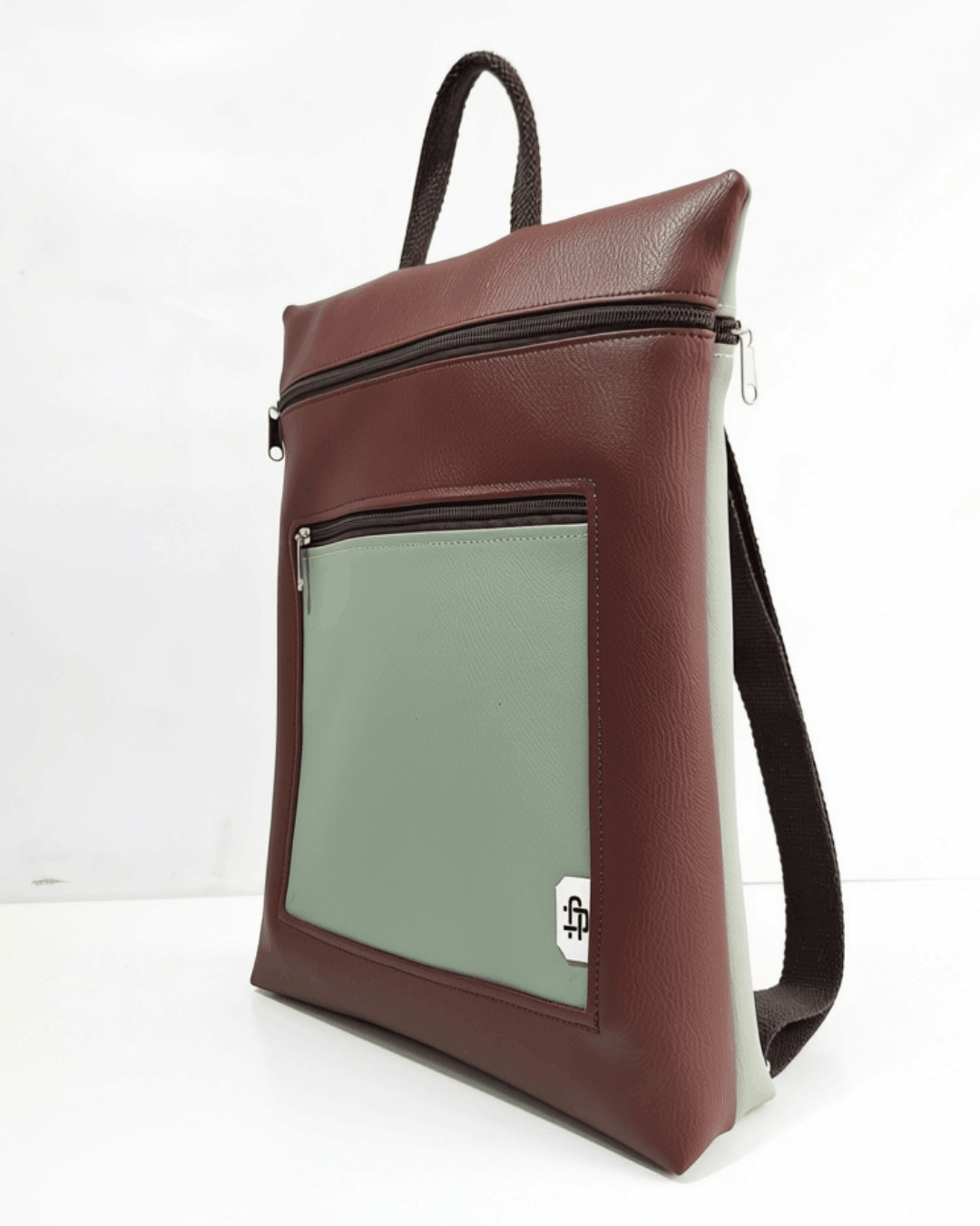cristina-alba-mochila-mujer-antirrobo-reversible-59-marron-chocolate-verde-salvia