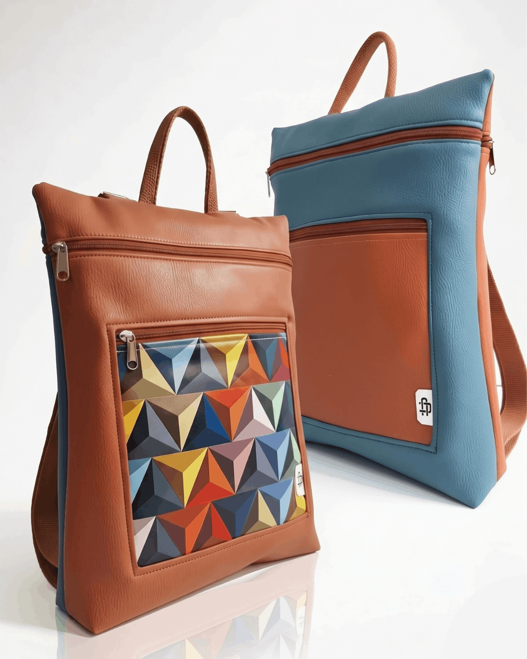 Mochila Antirrobo Reversible IRIS | Terracota y Azul Báltico cristina-alba-mochila-mujer-antirrobo-reversible-63-terracota-teja-azul